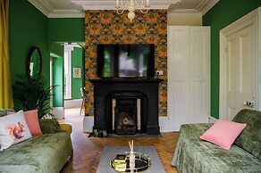 Buxton Bliss - Spacious 5 Bedroom House