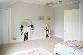 Buxton Bliss - Spacious 5 Bedroom House