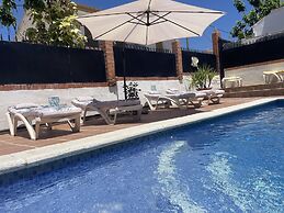 Lovely 10 bed Villa With Private Pool and Garden