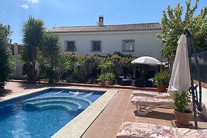 Lovely 10 bed Villa With Private Pool and Garden