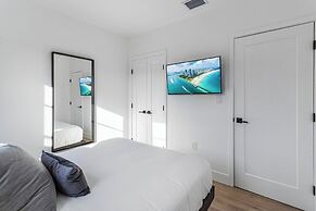 Lux Retreat By Renzzi