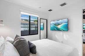 Lux Retreat By Renzzi