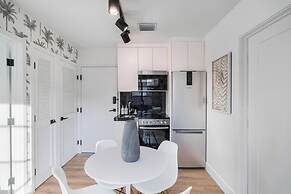 Lux Retreat By Renzzi