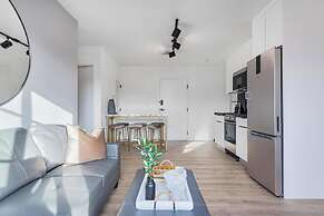 Lux Retreat By Renzzi