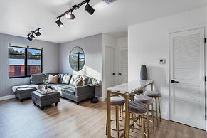 Lux Retreat By Renzzi