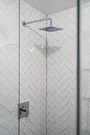 Lux Retreat By Renzzi