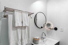 Lux Retreat By Renzzi