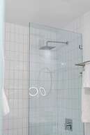 Lux Retreat By Renzzi