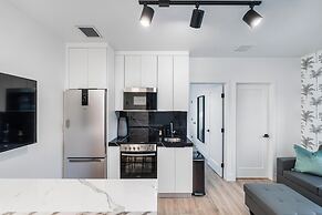 Lux Retreat By Renzzi