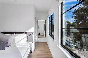 Lux Retreat By Renzzi