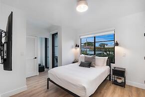 Lux Retreat By Renzzi