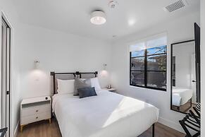 Lux Retreat By Renzzi