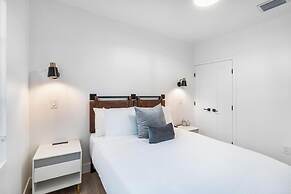 Lux Retreat By Renzzi