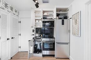 Lux Retreat By Renzzi