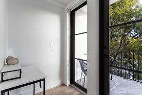 Lux Retreat By Renzzi