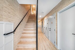 Lux Retreat By Renzzi