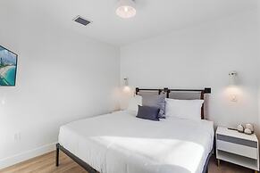 Lux Retreat By Renzzi