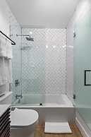 Lux Retreat By Renzzi