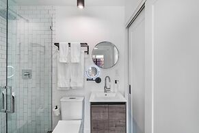 Lux Retreat By Renzzi