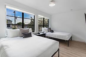 Lux Retreat By Renzzi