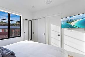 Lux Retreat By Renzzi