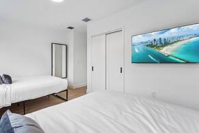 Lux Retreat By Renzzi