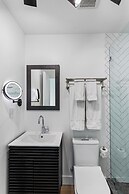 Lux Retreat By Renzzi