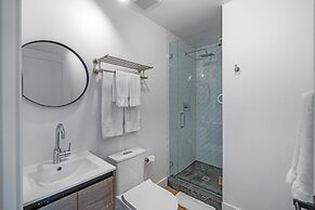 Lux Retreat By Renzzi