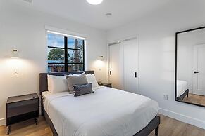 Lux Retreat By Renzzi