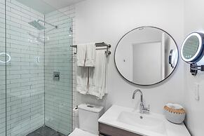 Lux Retreat By Renzzi