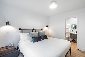 Lux Retreat By Renzzi