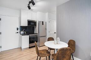 Lux Retreat By Renzzi