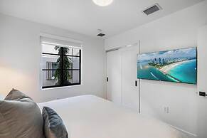 Lux Retreat By Renzzi