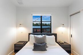 Lux Retreat By Renzzi