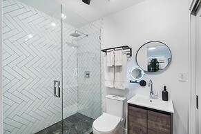 Lux Retreat By Renzzi