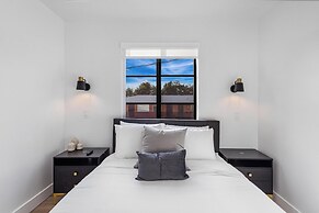 Lux Retreat By Renzzi