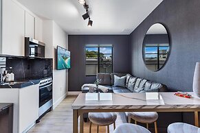 Lux Retreat By Renzzi