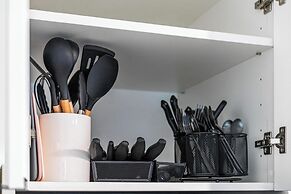 Lux Retreat By Renzzi