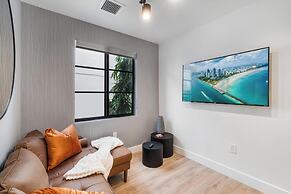 Lux Retreat By Renzzi