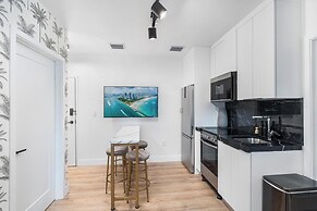 Lux Retreat By Renzzi