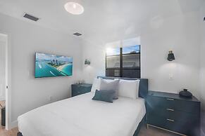 Lux Retreat By Renzzi