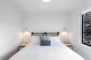 Lux Retreat By Renzzi