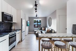 Lux Retreat By Renzzi