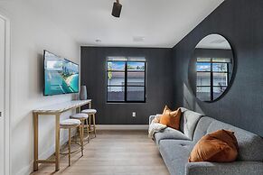 Lux Retreat By Renzzi