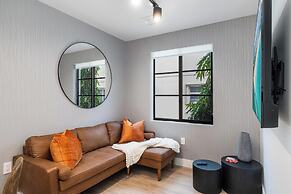 Lux Retreat By Renzzi