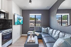 Lux Retreat By Renzzi