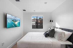 Lux Retreat By Renzzi