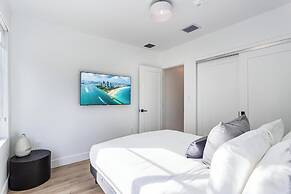 Lux Retreat By Renzzi