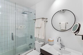 Lux Retreat By Renzzi