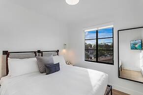 Lux Retreat By Renzzi